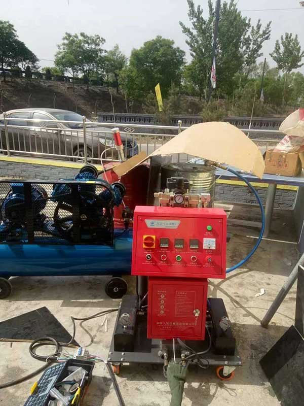 JNJX-III(E)型聚氨酯發泡設備(圖1) JNJX-III(E)型聚氨酯發泡設備