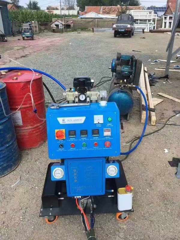 聚氨酯噴涂機多少錢一臺貴不貴?(圖1) 聚氨酯噴涂機在內蒙扎蘭屯移動房噴涂