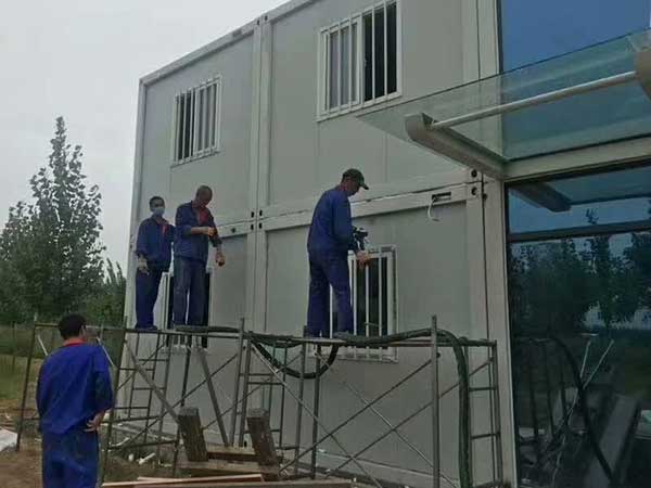 輕鋼別墅房屋保溫聚氨酯好不好 小型聚氨酯發泡機(圖1) 輕鋼別墅房屋保溫聚氨酯發泡噴涂