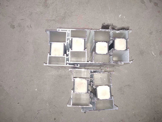 聚氨酯發泡填充都可以用在哪些地方?(圖2) 斷橋鋁型材聚氨酯發泡填充