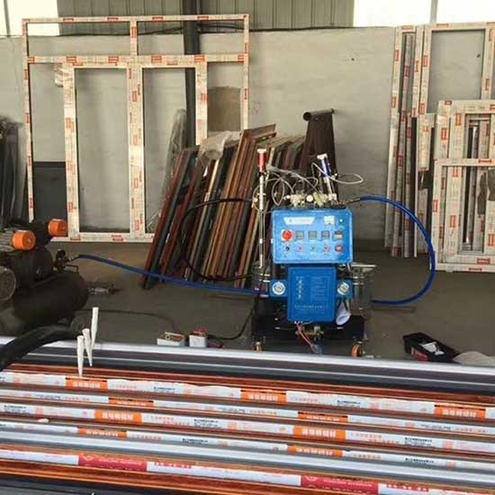 斷橋鋁門窗灌注聚氨酯(圖2) 小型Q2600D斷橋鋁門窗灌注聚氨酯發(fā)泡設備
