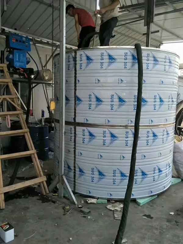 養殖水箱聚氨酯保溫噴涂(圖1) 養殖水箱聚氨酯保溫噴涂