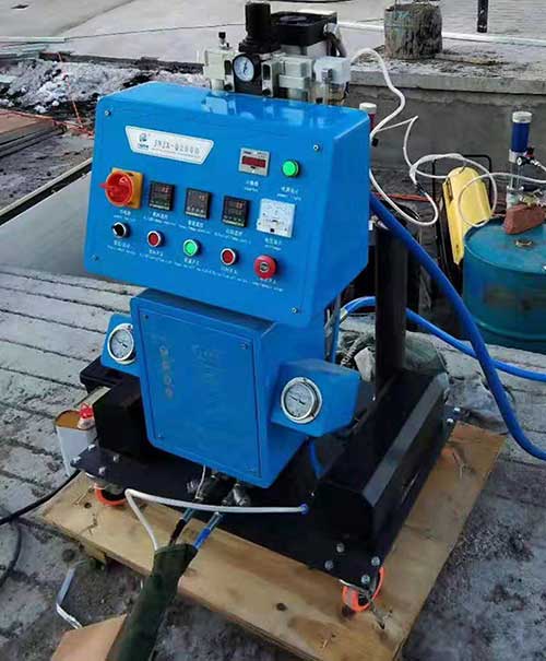 冷庫噴涂保溫聚氨酯發泡機(圖1) Q2600冷庫噴涂保溫聚氨酯發泡機