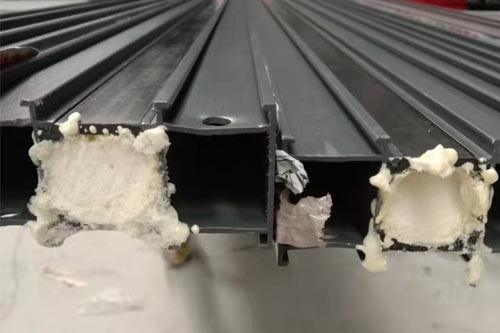 別墅裝修聚氨酯發泡泡沫用于斷橋鋁填充墻體保溫(圖2) 別墅裝修聚氨酯發泡