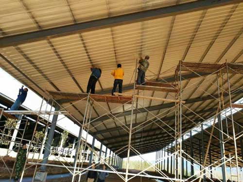 養(yǎng)殖業(yè)彩鋼瓦廠棚保溫 聚氨酯噴涂頂棚(圖2) 聚氨酯噴涂頂棚設(shè)備參數(shù)