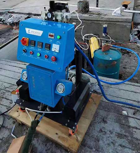 隔熱噴涂機(jī)(圖3) 隔熱噴涂機(jī)