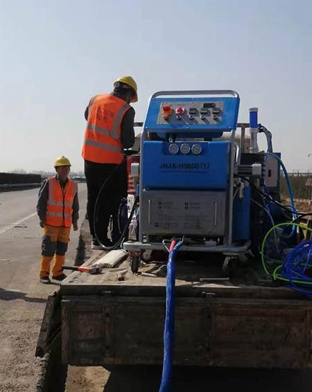 路基填充注漿(圖1) 液壓H5600T路基填充注漿設(shè)備