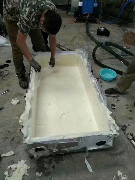 冰柜保溫環(huán)戊烷發(fā)泡機(jī)(圖2) 箱體隔熱保溫硬質(zhì)聚氨酯發(fā)泡