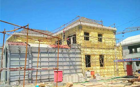 噴到墻上能發泡的材料